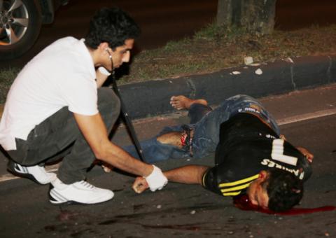 Motorista atropela pedestre e foge sem prestar socorro