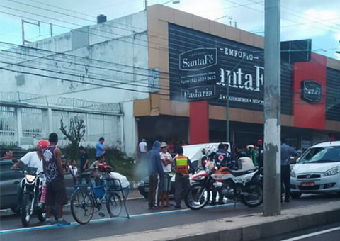 Carro atropela e mata médico na avenida Constantino Nery