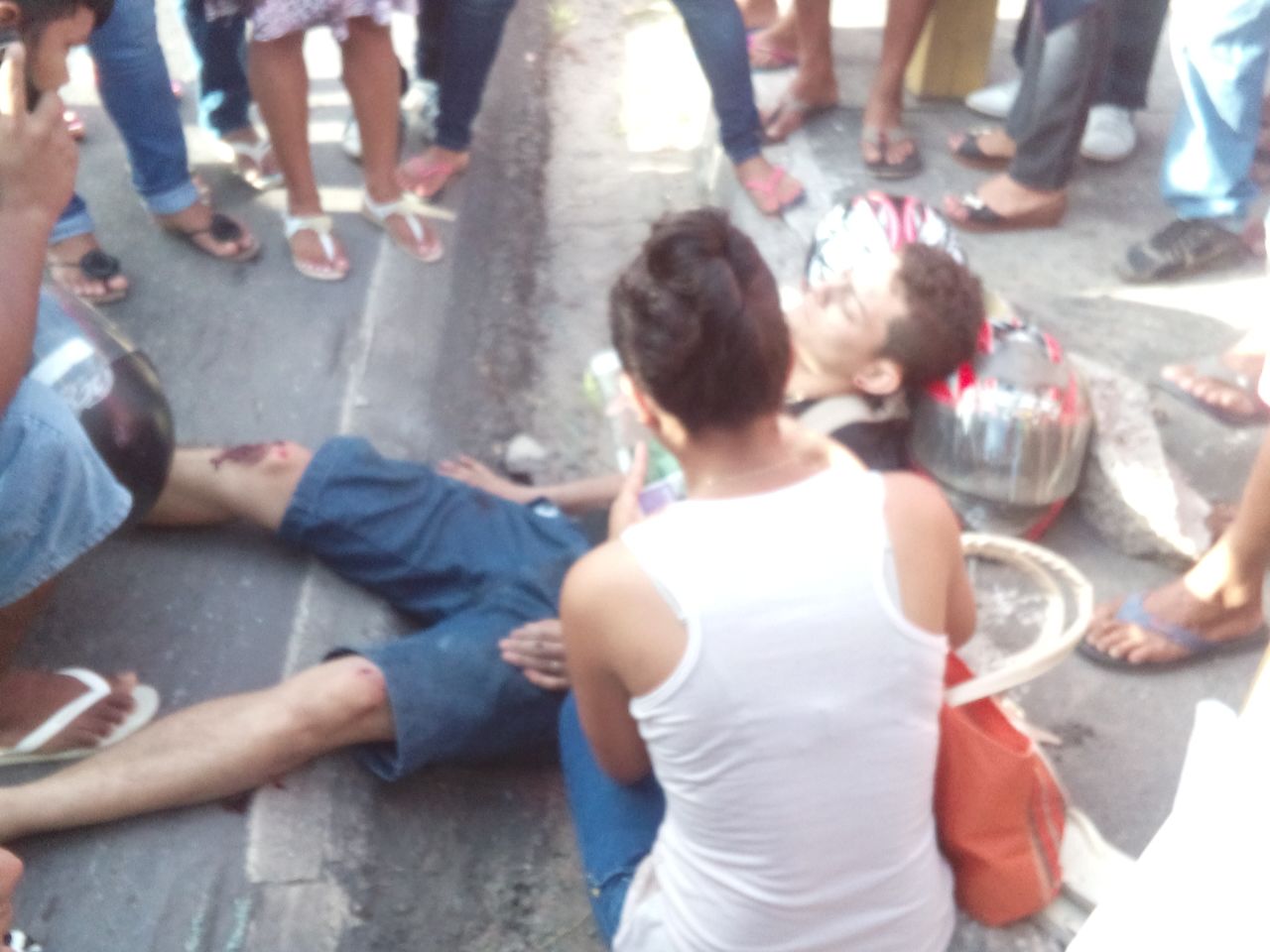 Motociclista sai ferido em colisão com ônibus