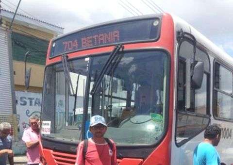 Ônibus atropela mototaxista na avenida Leopoldo Péres. Veja vídeo