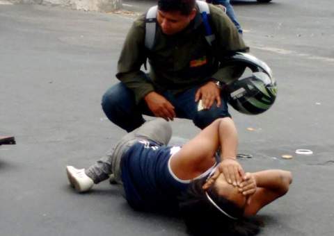 Motoqueiro é atropelado pela imprudência no trânsito