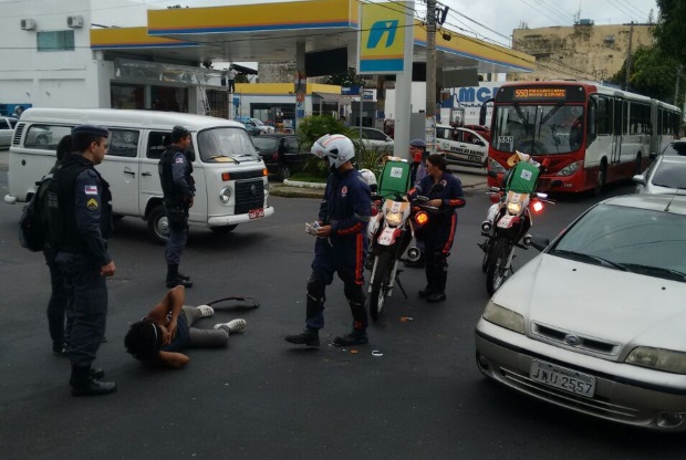 Motoqueiro é atropelado pela imprudência no trânsito
