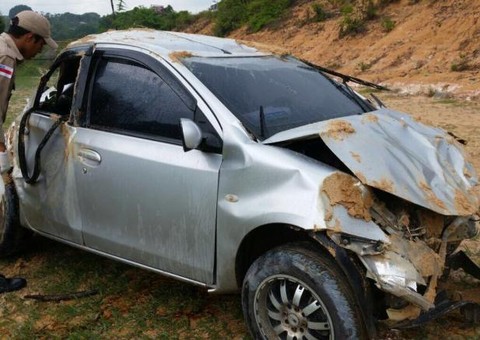 Capotamento em abismo na AM-010 deixa sete feridos