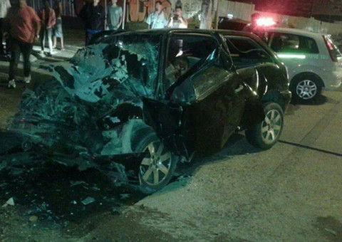 As desvantagens de sexo no carro com seus amigos assistindo 