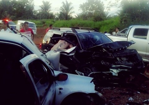 Vídeo mostra o desespero para tentar resgatar vítimas do acidente na estrada de Manacapuru