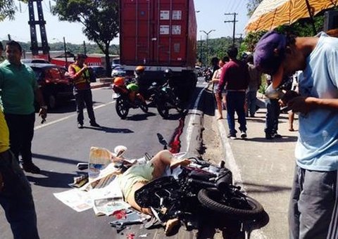 Carreta atropela e mata uma jovem na avenida Rodrigo Otávio
