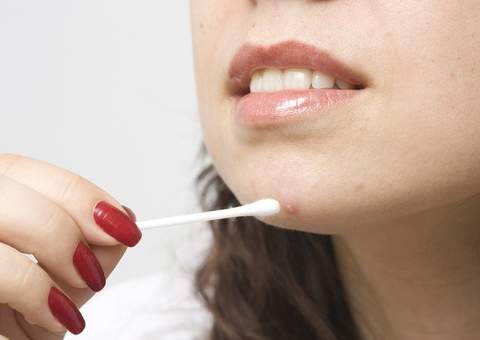 Urina pode ajudar no combate à acne, sugere experimento