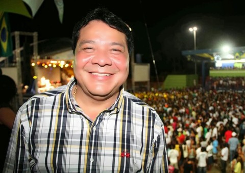 Adail Pinheiro tem acusação extinta por prescrição