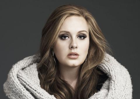 Após anunciar pausa, Adele retornar a estúdio de gravação