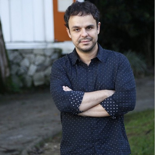 Saidinho, ex-BBB Adrilles beija bunda de Ritqa Cadillac em noitada