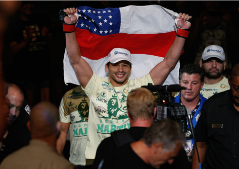 Manauara Adriano Martins vence no UFC Porto alegre