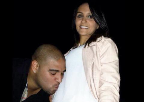  Acaba noivado de Adriano Imperador com Renata, grávida de 4 meses