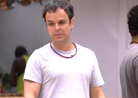 Blogueira acusa Adrilles do BBB15 de ser perseguidor de mulheres