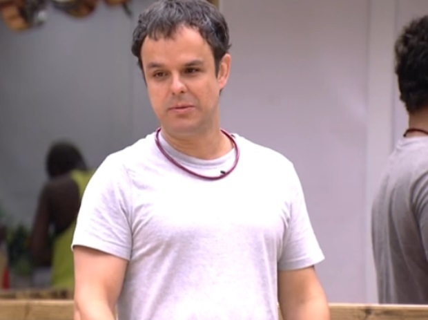 Blogueira acusa Adrilles do BBB15 de ser perseguidor de mulheres