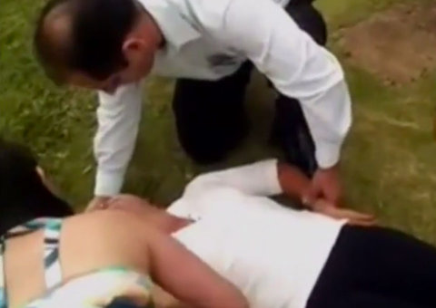 Cavalete de candidato provoca acidente