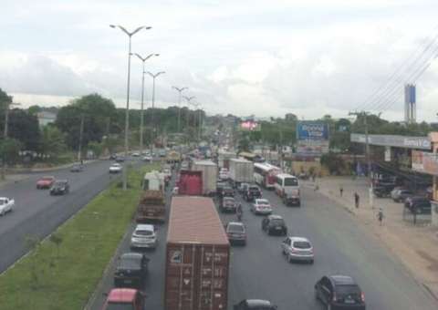 Rompimento de adutora na Torquato provoca engarrafamento de 5 quilômetros