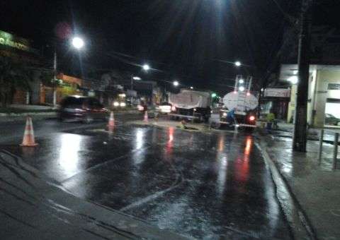 Adutora se rompe no Tancredo Neves