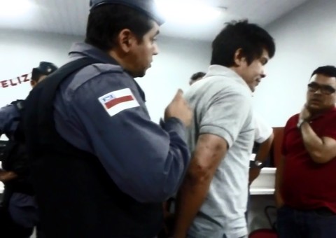  Advogado acusado de desacato é algemado e levado para a delegacia