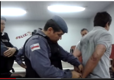 OAB diz que ao ser algemado, advogado foi submetido  a situação vexatória