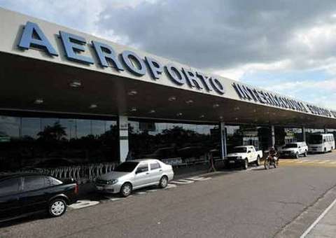 Chuva atrasa dez aviões em Manaus