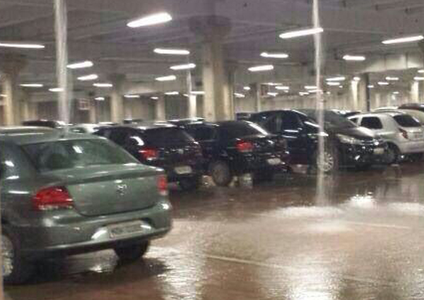 Aeroporto de Manaus começa a dar sinais de que foi mal feito e causa temor