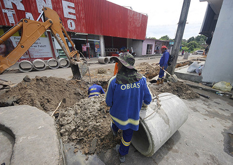 Drenagem chega em bairros que sofrem com alagamentos