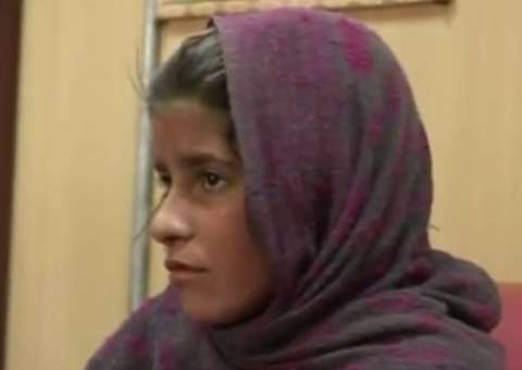 Menina quase forçada a suicídio com bomba foge dos pais e se entrega à polícia