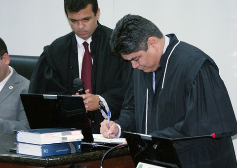 Pedido de vista adia julgamento de liminar que impediu posse de Magalhães em Coari