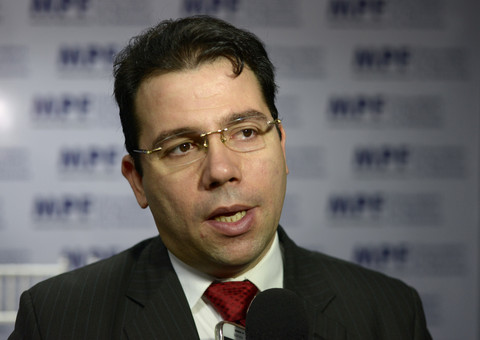 Prefeito em exercício garante que obras não vão parar