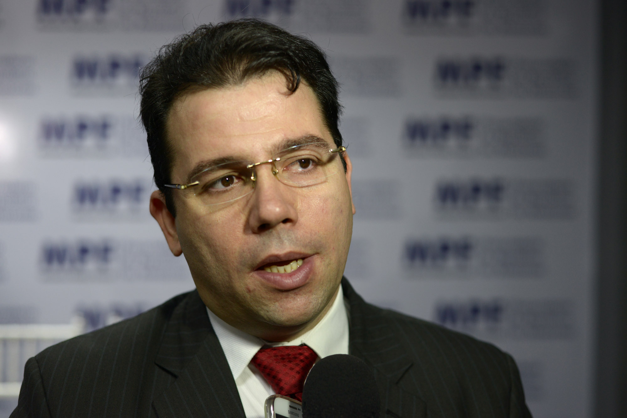 Prefeito em exercício garante que obras não vão parar