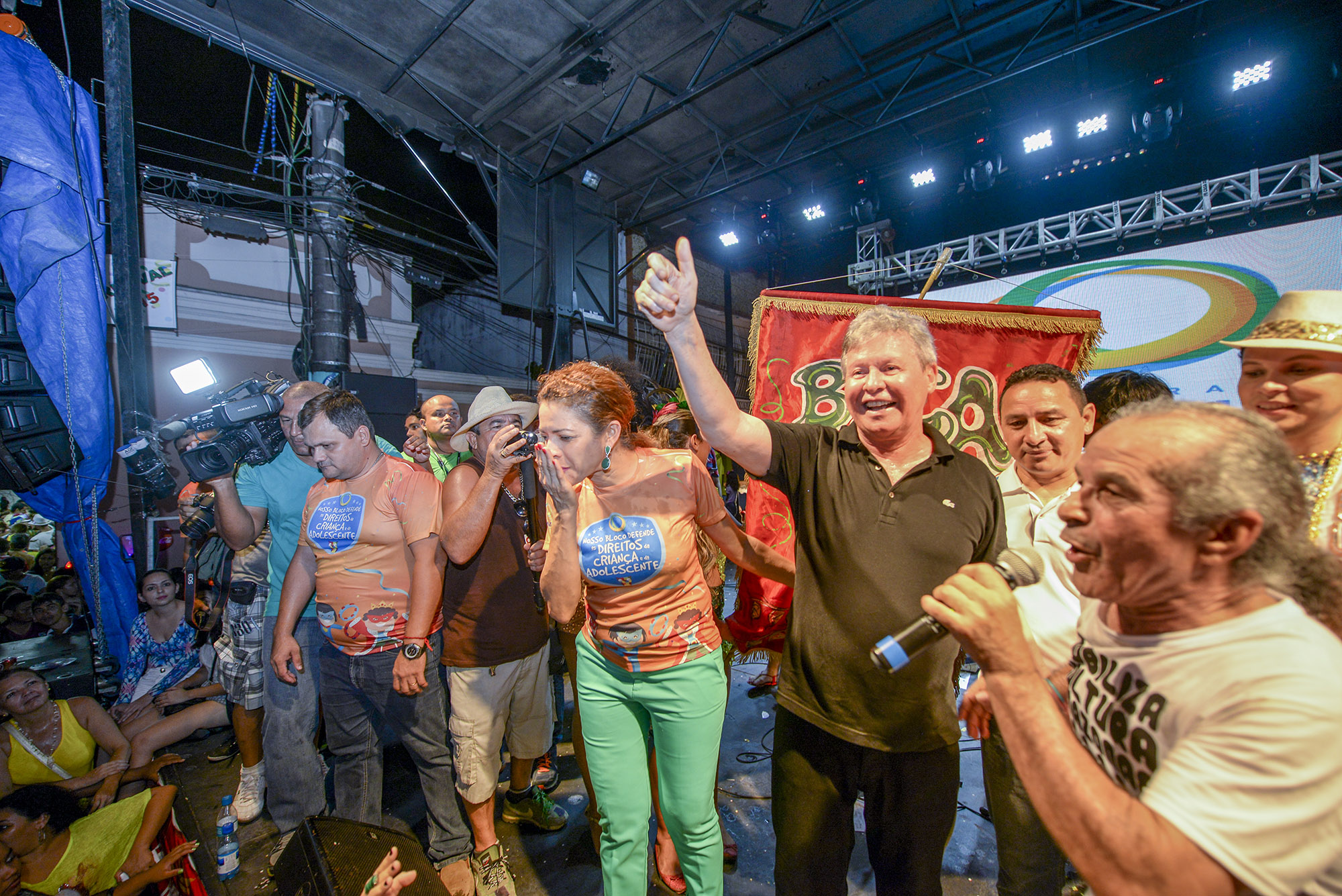 Artur comparece às bandas carnavalescas e destaca ações de combate à exploração sexual  