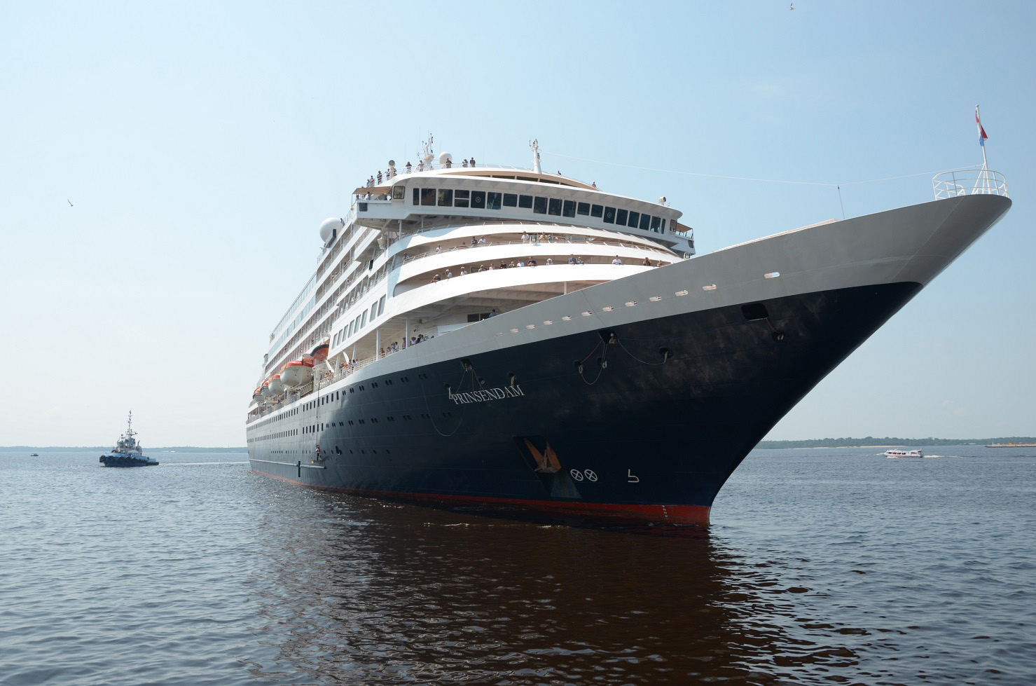 MS Prinsedam chega a Manaus com mais de 1,2 mil estrangeiros vindo do Caribe