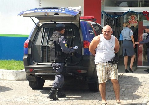 Homem se irrita, ameaça agente de trânsito e é  preso