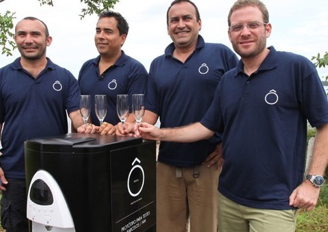 Empresa lança primeira água gourmet feita com umidade do ar de Barcelos (AM)