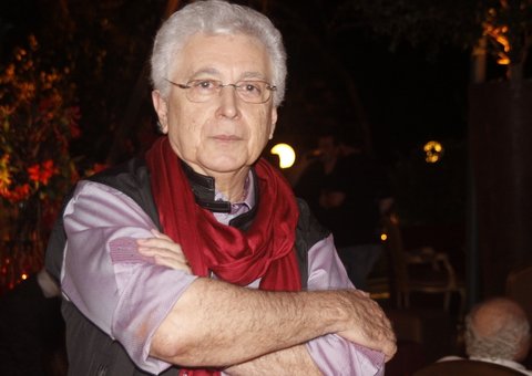 Autor sobre beijo gay: "Essa história já está batida. Beijo gay só na minha casa"