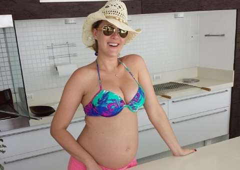   Ana Hickmann mostra curvas que ganhou com a gravidez no sexto mês de gestação