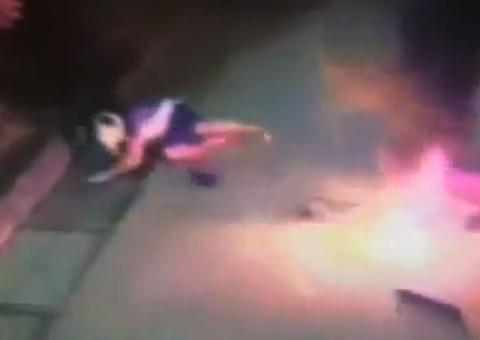 Assista: ladrão se atrapalha e se explode ao tentar roubar caixa eletrônico