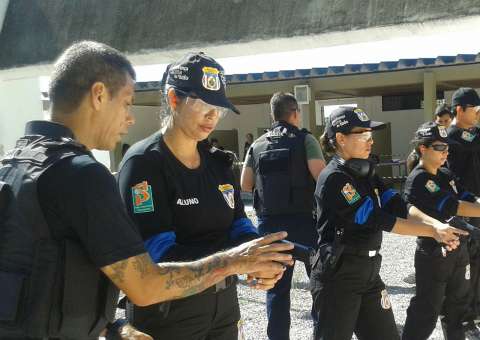 Alunos-delegados que vão atuar no interior do Estado participam de aulas práticas de curso de formação