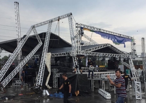 Estrutura da convenção de Alberto Neto é destruída por temporal em Manaus