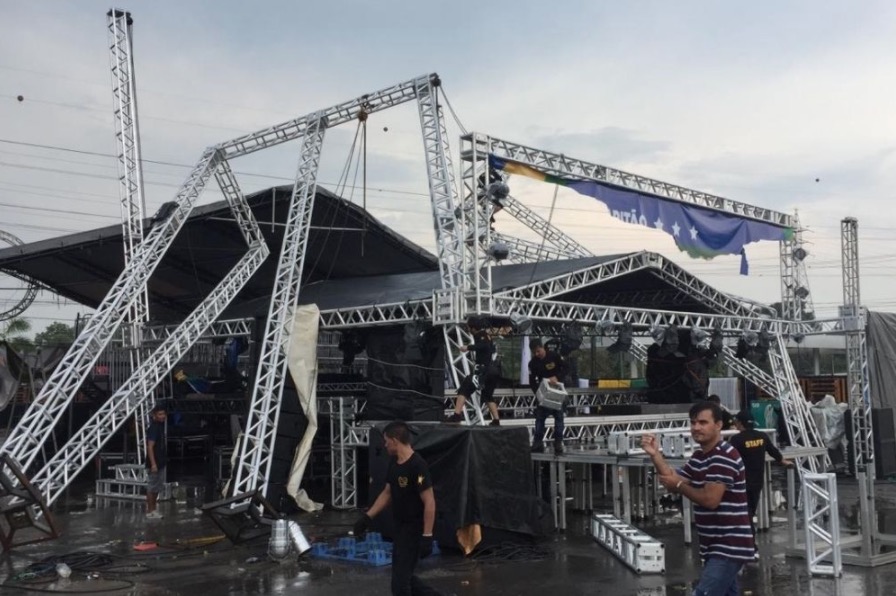 Estrutura da convenção de Alberto Neto é destruída por temporal em Manaus