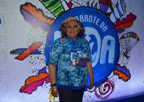 Após queimadura em desfile, Alcione agradece carinho dos fãs