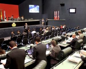 Deputado encarregado de investigar a conduta de colegas vai investigar a si mesmo no Amazonas
