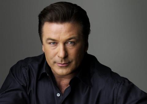 Atriz canadense é condenada por perseguir Alec Baldwin