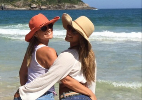 Flávia Alessandra posa com a filha e chama atenção por semelhança