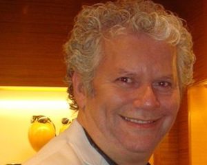 Alex viajou e não volta mais