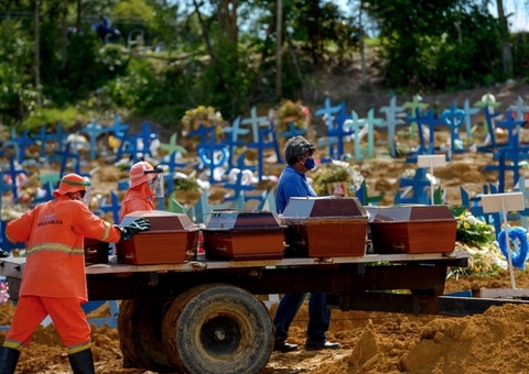 Manaus registra 179 sepultamentos nesta quinta; 89 por coronavírus