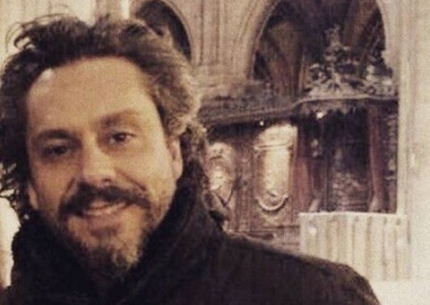 Alexandre Nero faz viagem romântica com a namorada em Paris