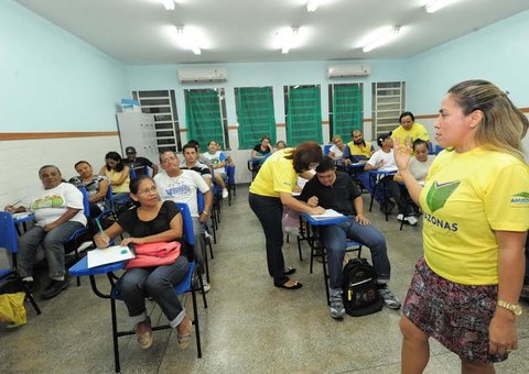 Dez mil pessoas iniciam alfabetização  no Amazonas