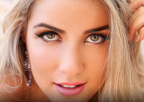  Aline aumenta silicone para ressurgir turbinada na final do BBB 15