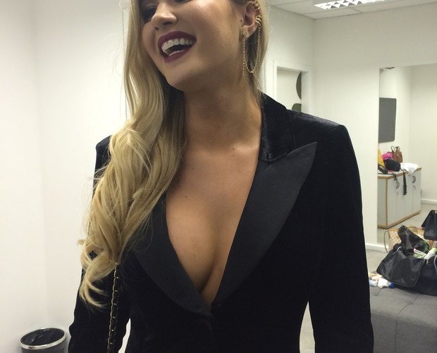 Turbinadaça, Aline exibe silicone novo com look avaliado em R$ 130 mil 